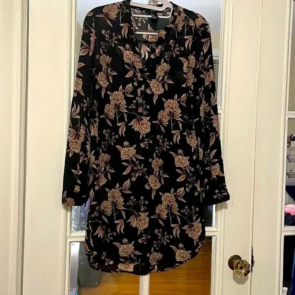 Forever21 F21 floral black long sleeve dress shirt v neck